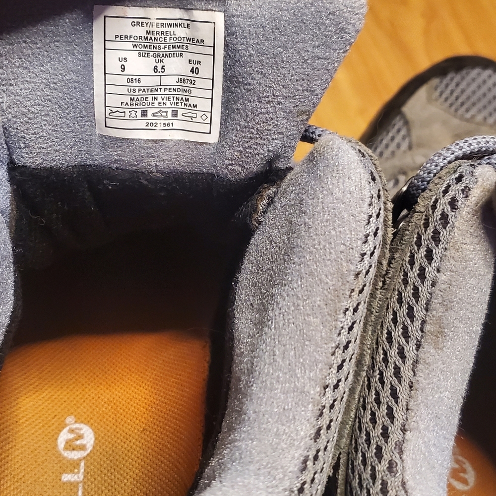 MERRELL HIKING BOOTS - Picture 4 of 7